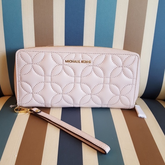 Michael Kors Handbags - MICHAEL KORS🌹 Quilted Leather Soft Pink NWT